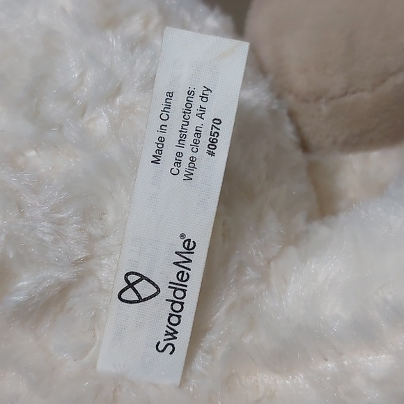 SwaddleMe Mommies Melodies (Lamb) – Cry-Activated Baby Soother - Picture 6 of 11